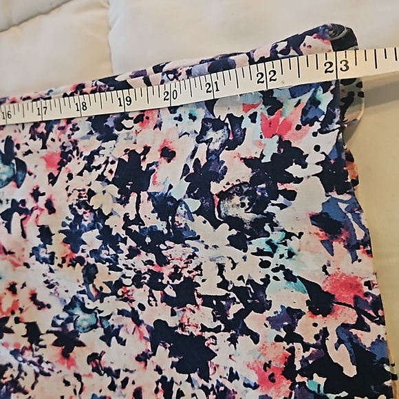 New York & Company Capris - Picture 8 of 8